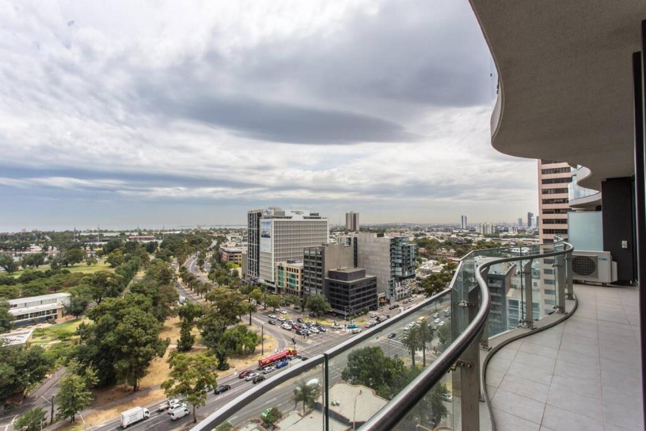 Readyset Apartments At Emerald Мельбурн Экстерьер фото