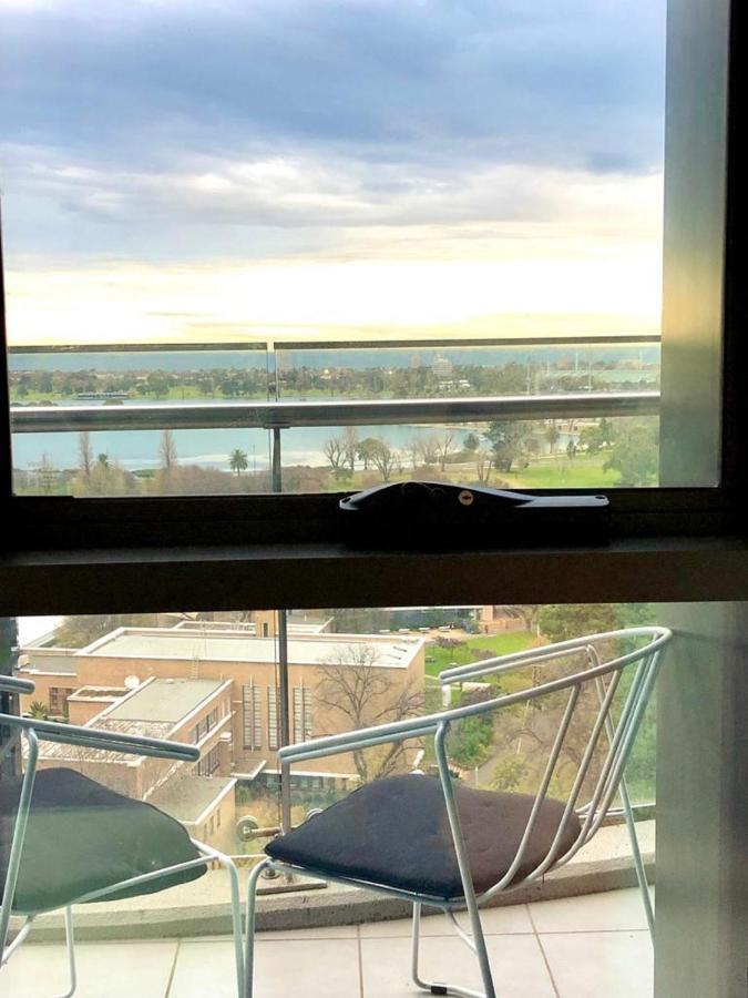 Readyset Apartments At Emerald Мельбурн Экстерьер фото