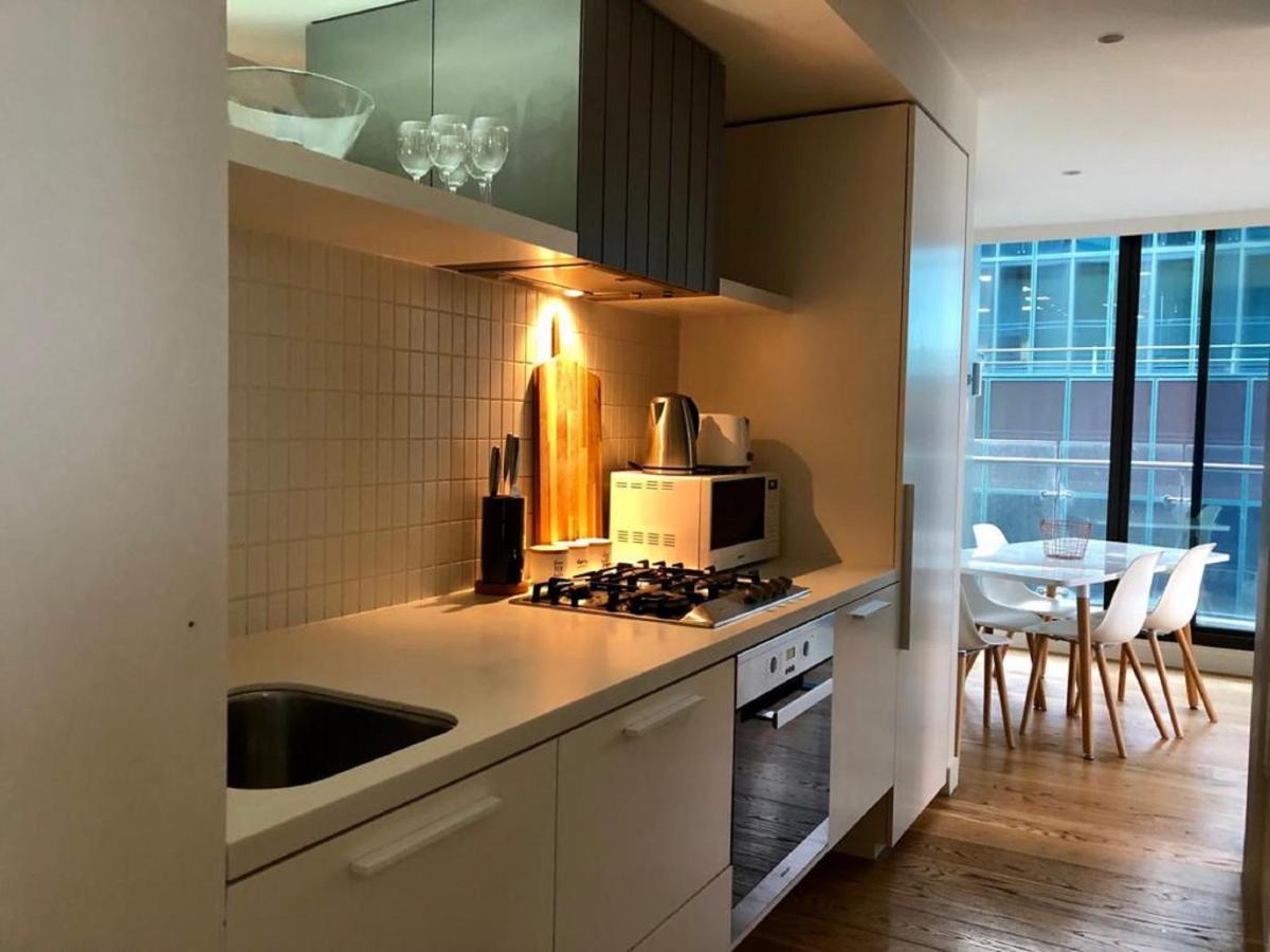 Readyset Apartments At Emerald Мельбурн Экстерьер фото