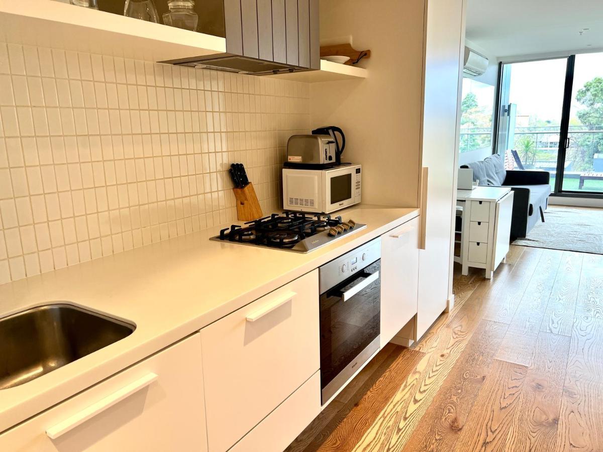 Readyset Apartments At Emerald Мельбурн Экстерьер фото