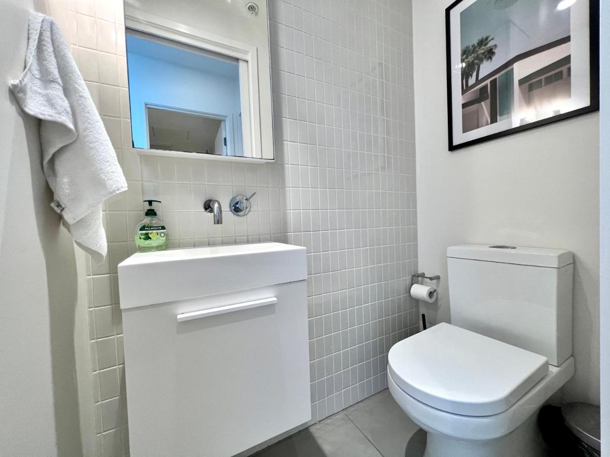 Readyset Apartments At Emerald Мельбурн Экстерьер фото